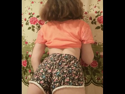 ❤️ Giovane pupa sexy fa uno striptease riprendendo i suoi pantaloncini alla telecamera Video di sessoal it.taxiporec.top ❌