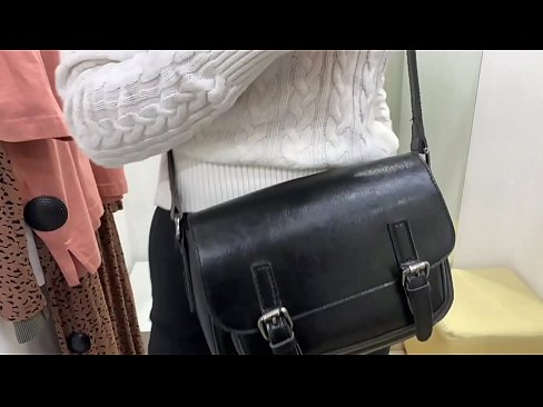 ❤️ Masturbazione pubblica della giovane cagna FeralBerry con un dildo nel camerino Video di sessoal it.taxiporec.top ❌