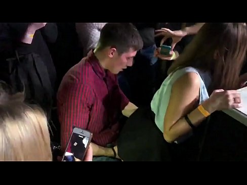 ❤️ Sesso reale in un nightclub russo. Ragazza russa di 18 anni nell'ano e nella vagina scopata in un nightclub Video di sessoal it.taxiporec.top ❌
